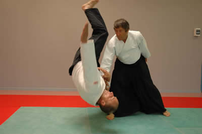 Stage à Saint-Just d'Ardèche,  Alain Guerrier effectuant un kokyu nage - Uke: Christophe Pésenti Stage à Saint-Just d'Ardèche,  Alain Guerrier effectuant un kokyu nage - Uke: Christophe Pésenti